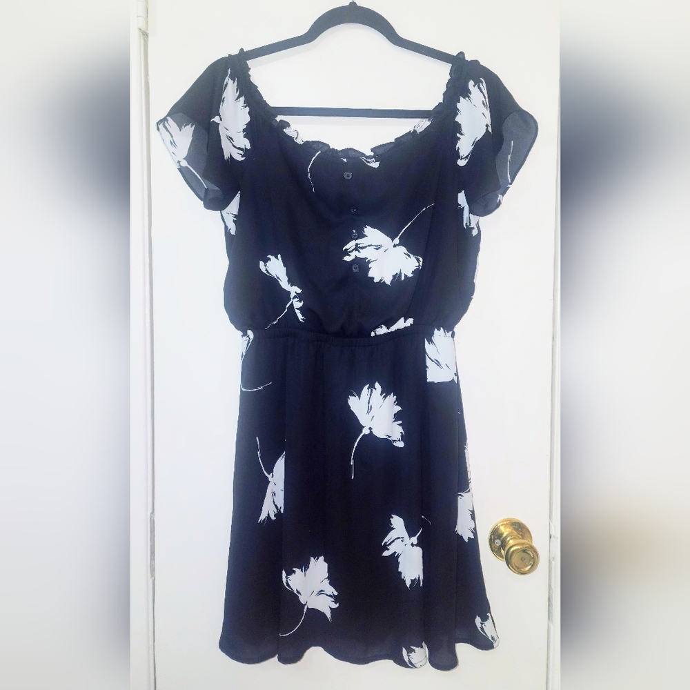 MAURICES sizeM Black & White Floral Print Scoop Neck Midi Dress Fully Lined